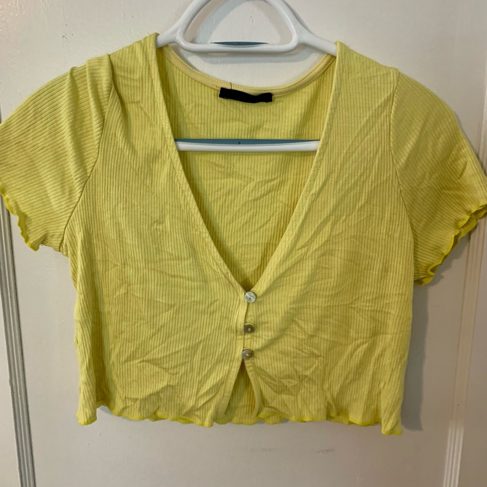 Yellow flowey cropped shirt
